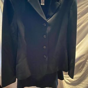 Jones New York Dark Blue/Black Tone Suit Size 8